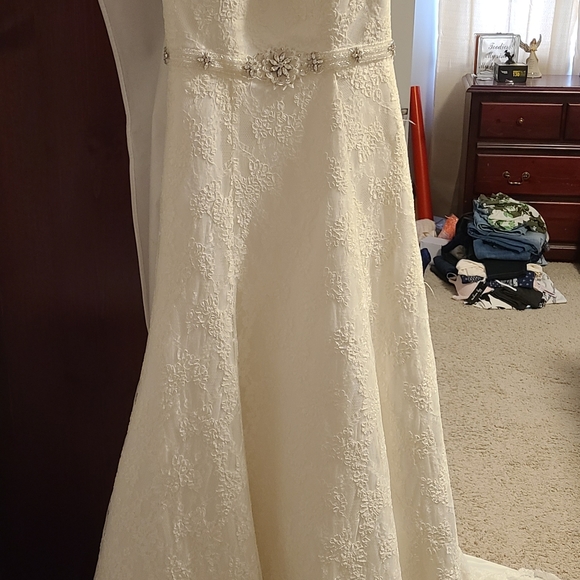 Wedding Gown - Picture 3 of 6